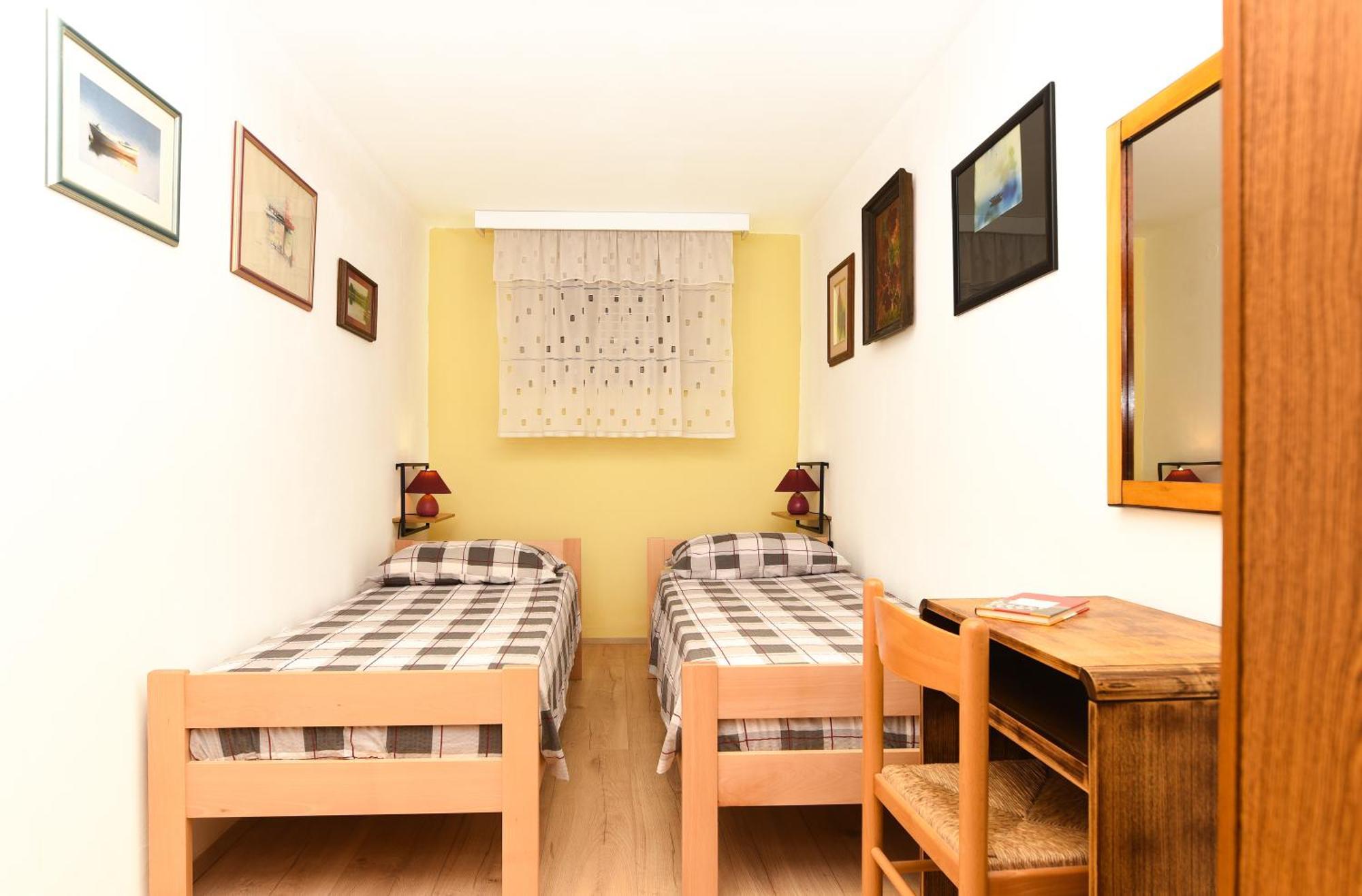 Apartmani Zupanic Koromačno Exterior foto